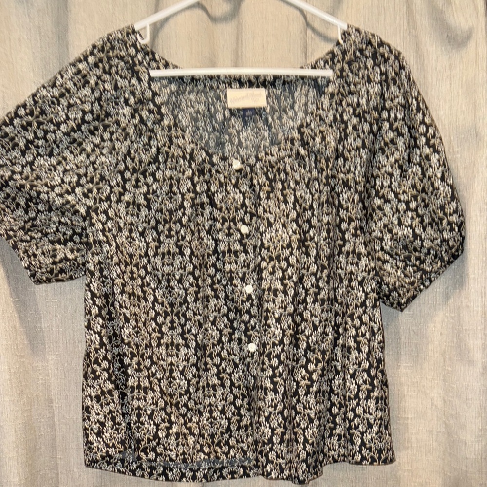 Universal Thread Black and White Floral Patterned Blouse L